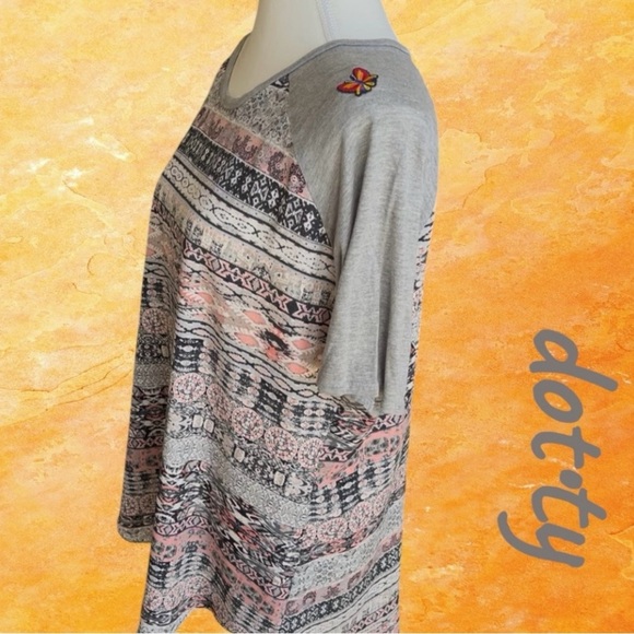 Women's Patterned Gray and Pink Top w/ 🦋 embroidery - Picture 7 of 11